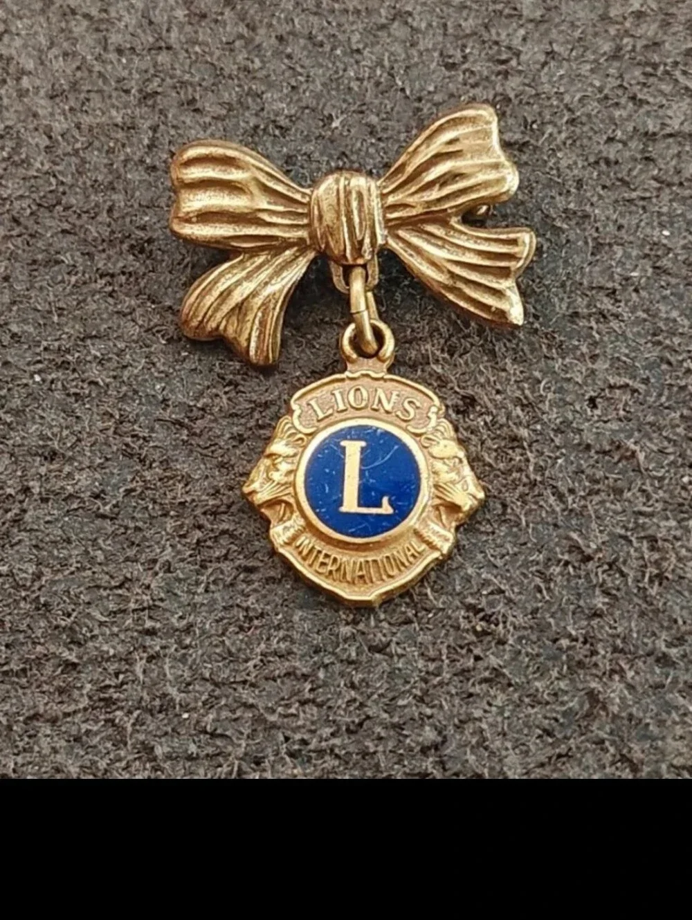 1950s Lions Clubs International Ladies Bow Knot Pin With Dangling Charm